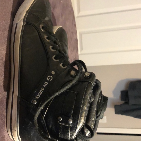 Guess women’s black high top shoes size 9 - Picture 5 of 6